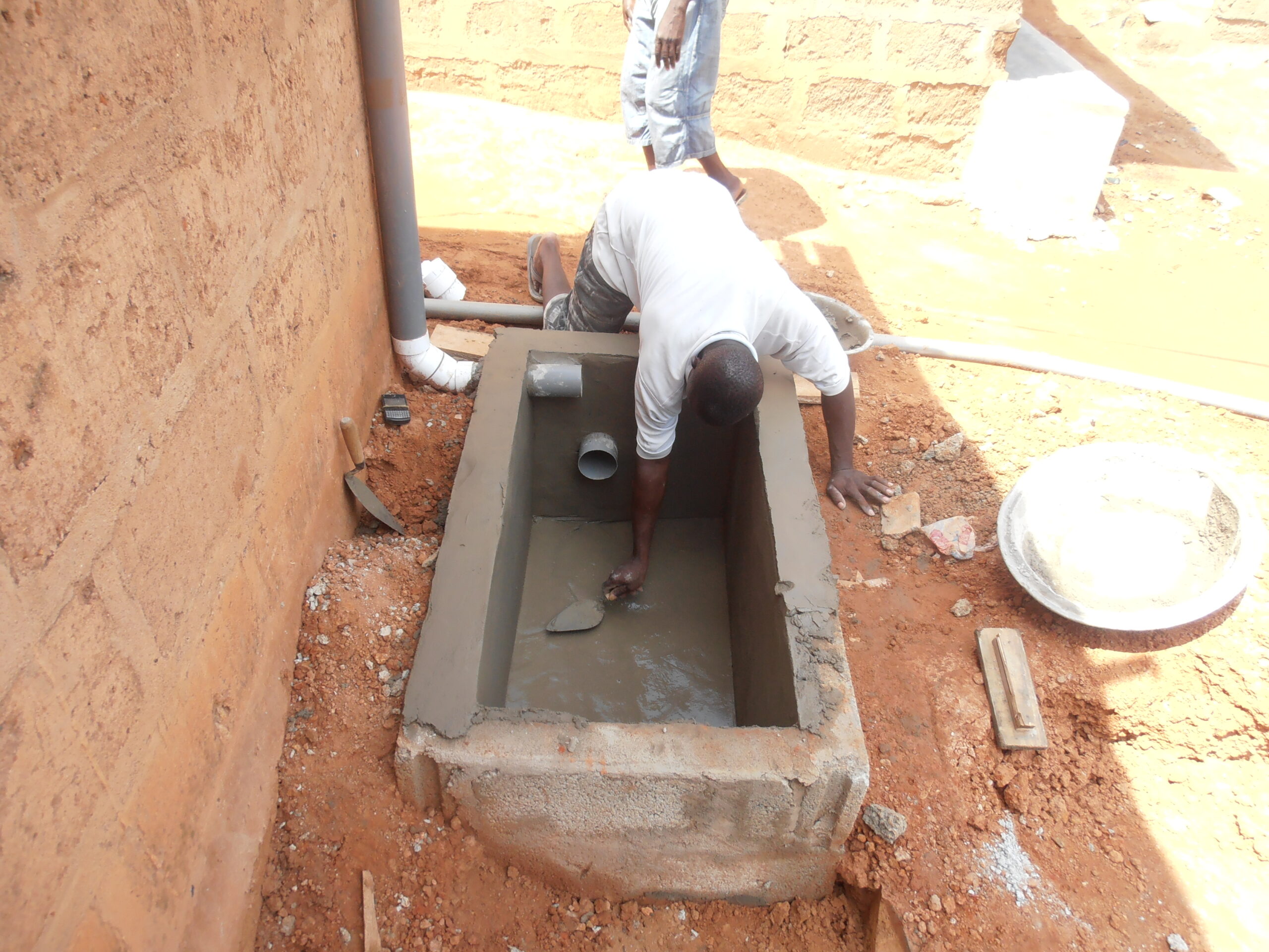 Putting the finishing touches on the biodigester Putting the finishing touches on the biodigester